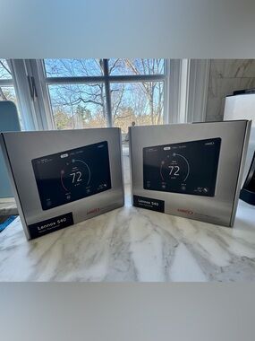 Lennox
S40 (22V24) Smart
Thermostat, Touchscreen, WiFi,
Communicating System